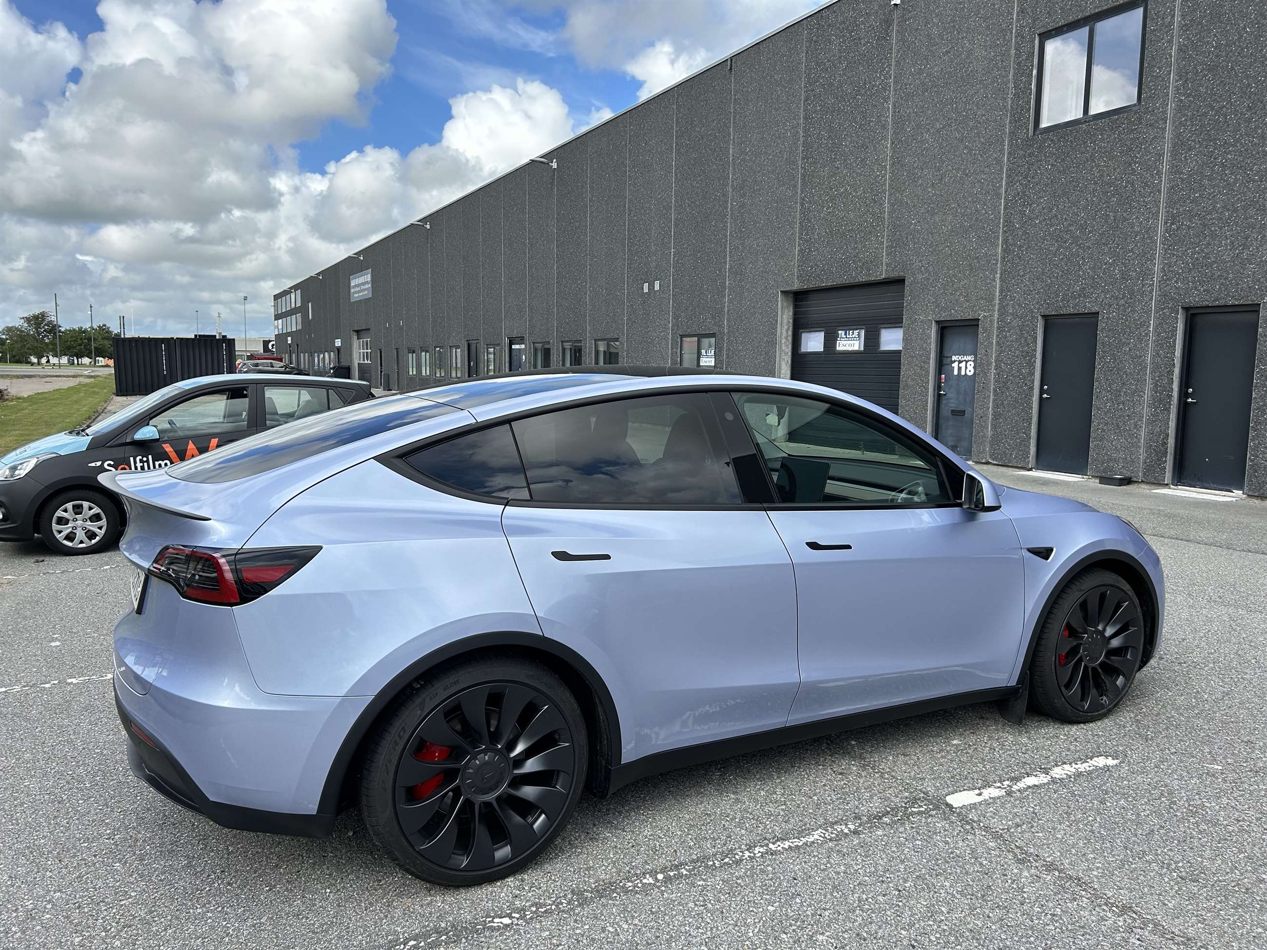 wrapping tesla y quick silver avery supreme bjergby solfilm 3